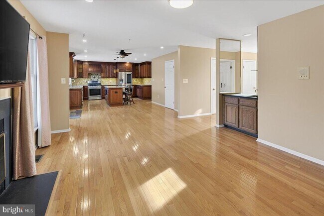 Building Photo - 7 Redwood Ct