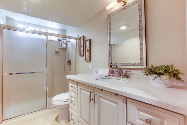Building Photo - 10730 Carillon Ct