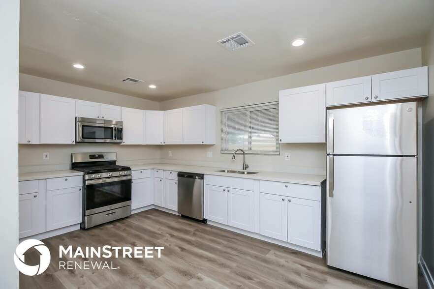 Building Photo - 410 N 97th St