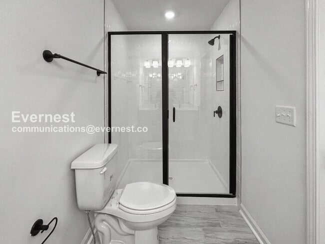 Building Photo - 456 Blair Rd