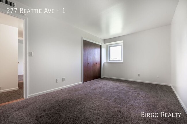 Building Photo - Move in Ready! Large and lovely 2-bedroom ...