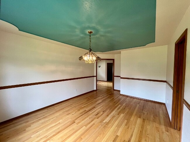 Building Photo - PENDING APPLICATION; Spacious and Well Mai...