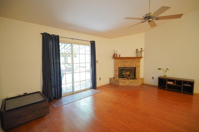 Building Photo - 4472 Bay Shore Cir