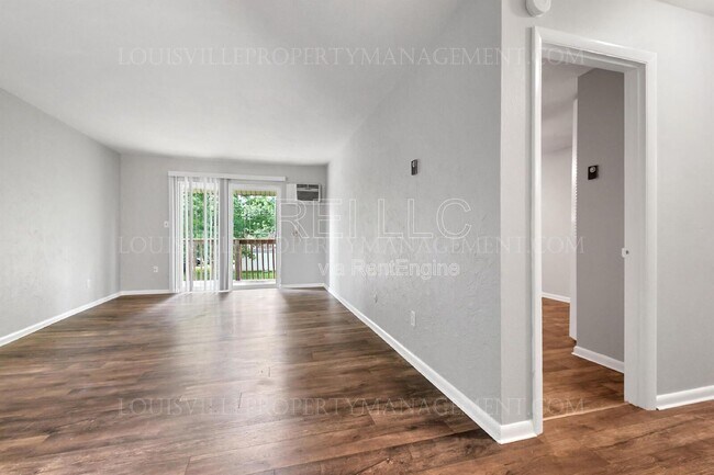 Building Photo - 1202 E Walford Dr