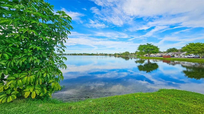 Building Photo - 416 Lakeside Dr