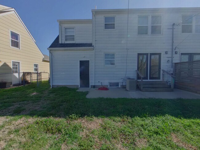 Building Photo - 403 N Harding Ave