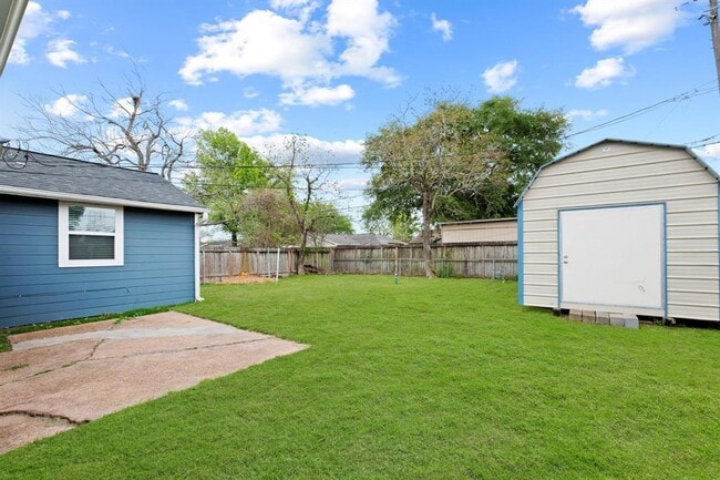 Building Photo - 12424 Yancy Dr