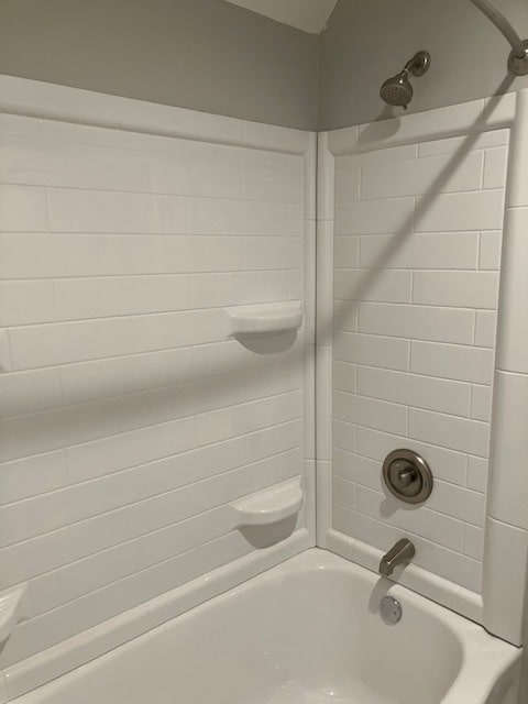 Tub/Shower - 4904 NW Barry Rd