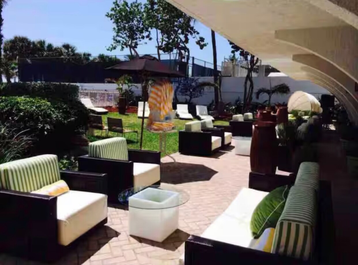 Building Photo - 4040 Galt Ocean Dr