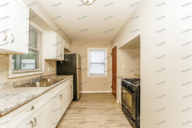 Building Photo - 17401 Maple Heights Blvd