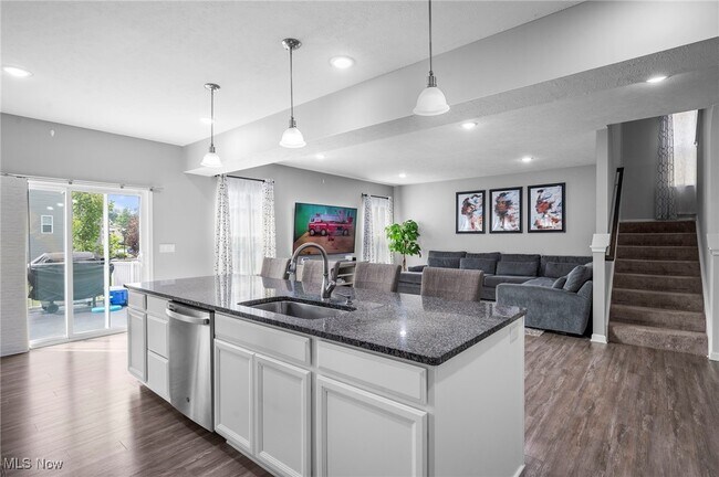 Building Photo - 9256 Preserve Way