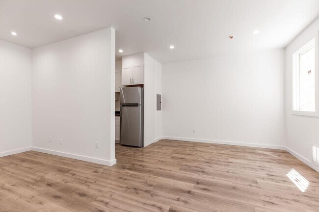 Building Photo - 905 Capp St