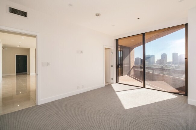 Second bedroom with views - 10430 Wilshire Blvd