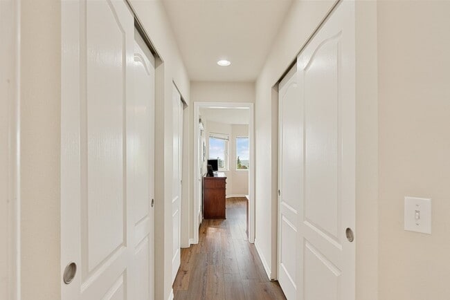 Building Photo - 4212 Kingsway