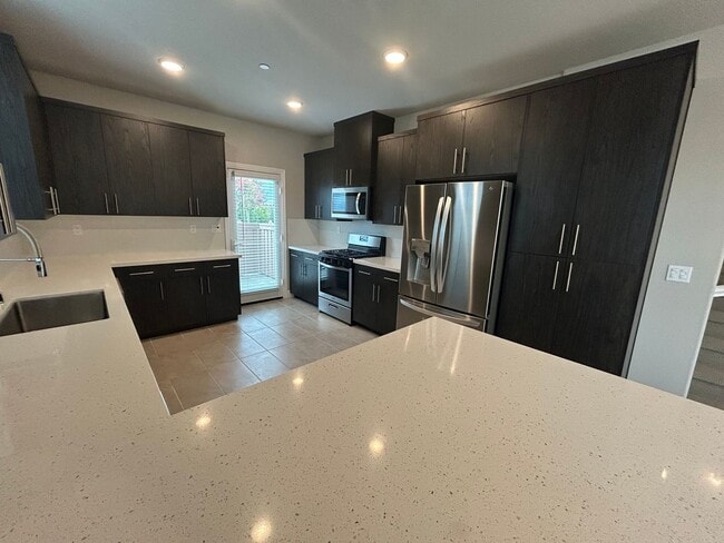 Building Photo - REDUCED!!!