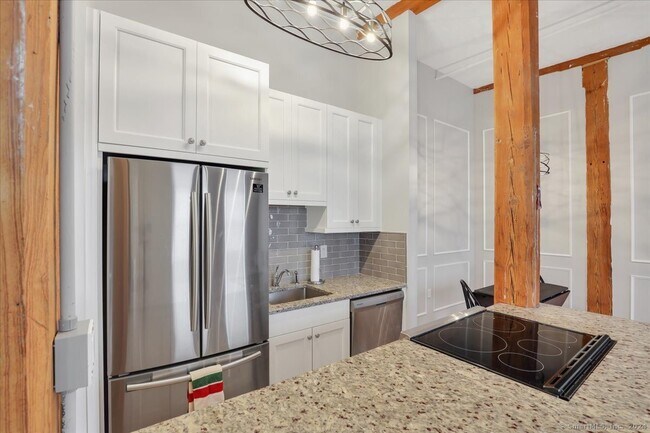 Building Photo - 222 Williams St E