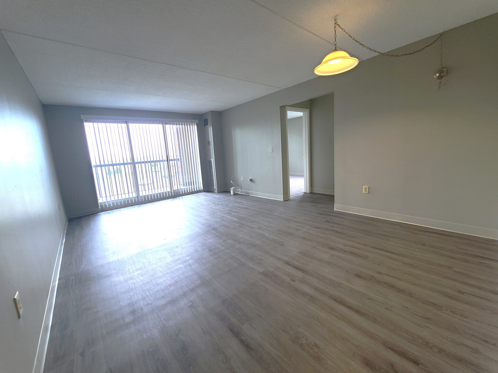 Building Photo - 1 S Point Dr