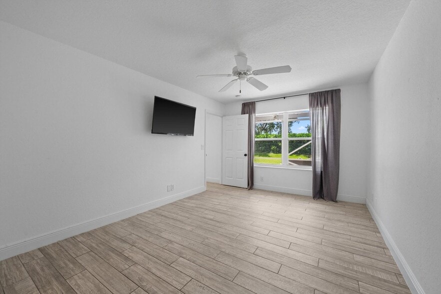 Building Photo - 3800 Miramontes Cir