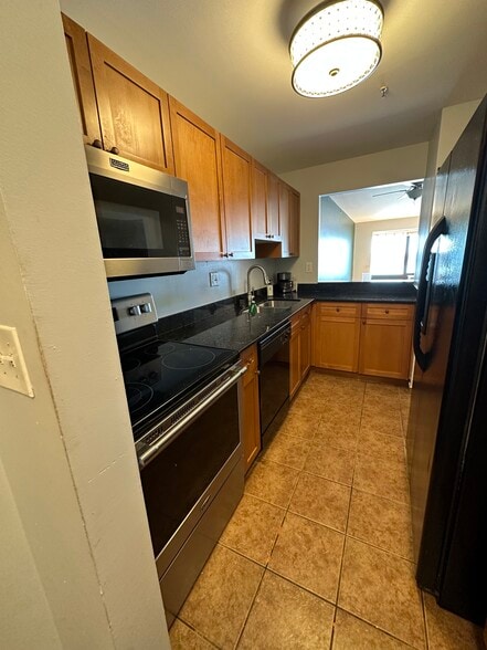 Building Photo - 300 Riverfront Dr