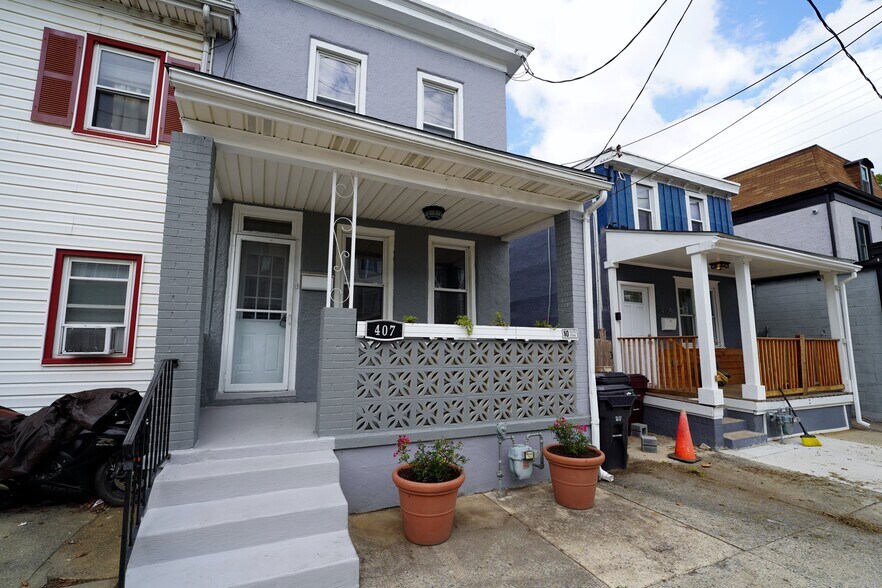 Building Photo - 407 S Claymont St