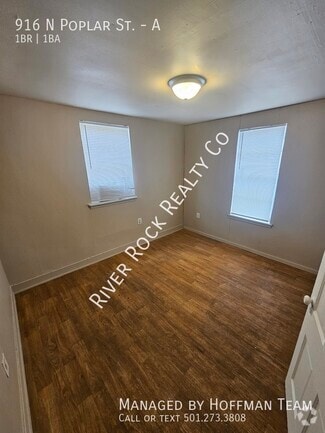 Building Photo - 916 N Poplar St
