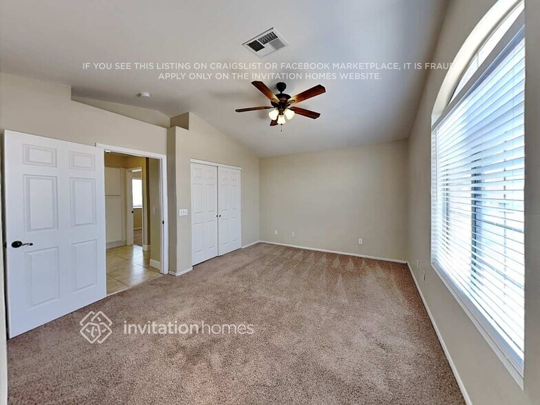 Building Photo - 8802 E University Dr