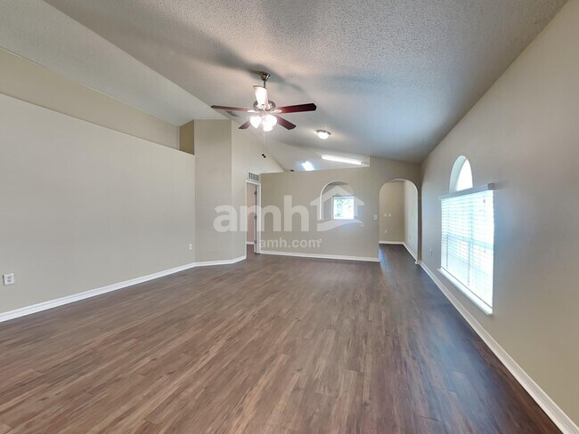 Building Photo - 1014 Brenton Leaf Dr