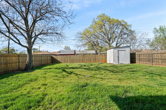 Building Photo - 4425 NW 31st St