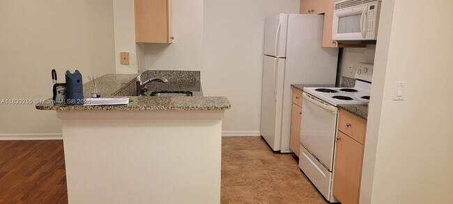 Building Photo - 2494 Centergate Dr