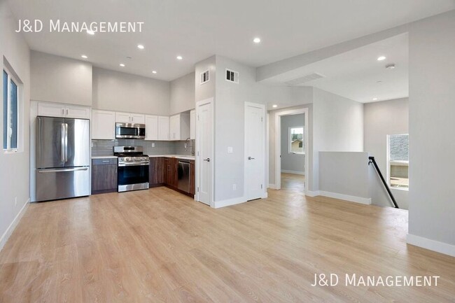 Building Photo - Brand New Build - Beautiful New Townhome