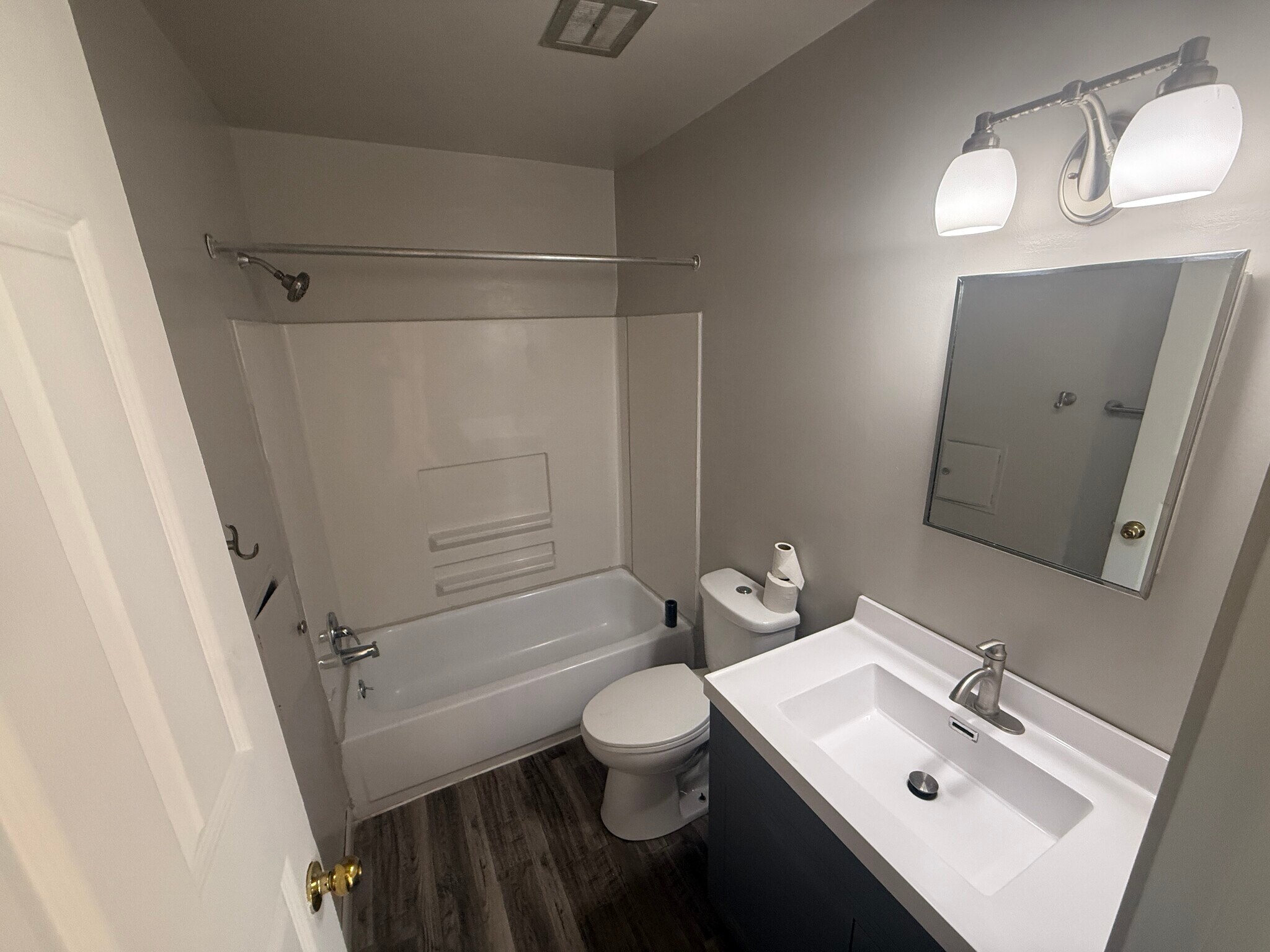 Bath - 6095 S Mohawk Ave