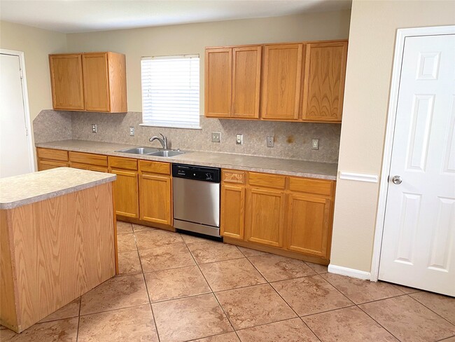 Building Photo - 15106 Western Skies Dr