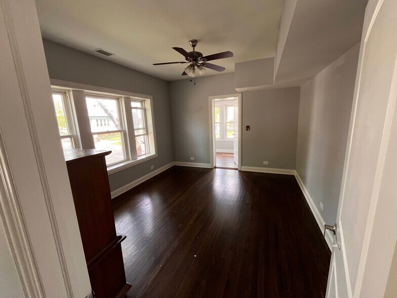 Building Photo - 5347-5353 W Belle Plaine Ave