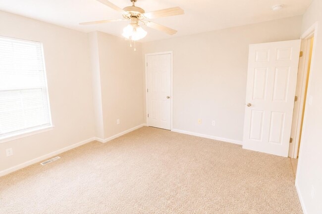 Building Photo - 4005 Snowy Owl Dr