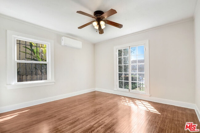 Building Photo - 942 Croft Ave