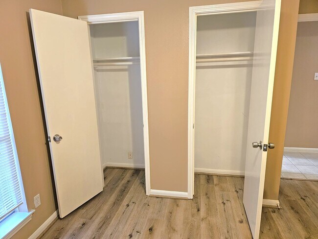 Building Photo - 2327 Shadbury Ct