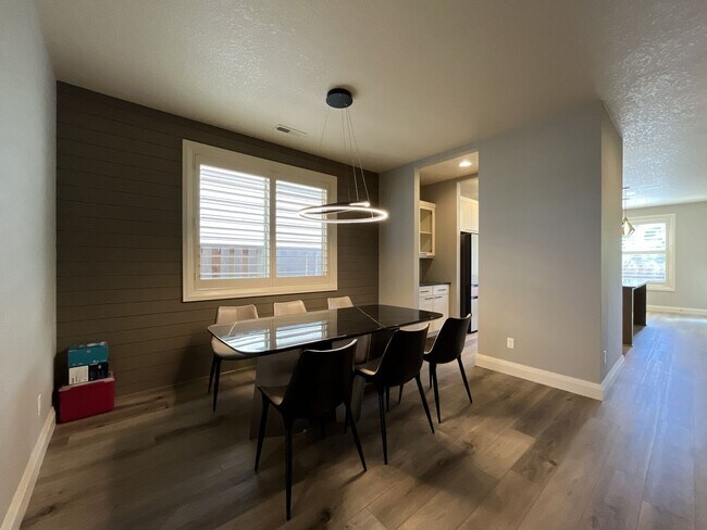 Building Photo - Elegant South Cooper Mountain Home with 4 Bedrooms, Bonus Room, Main-Level Suite & Designer Finishes