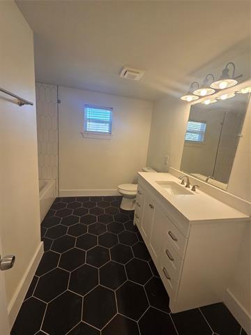 Building Photo - 482 Trout St