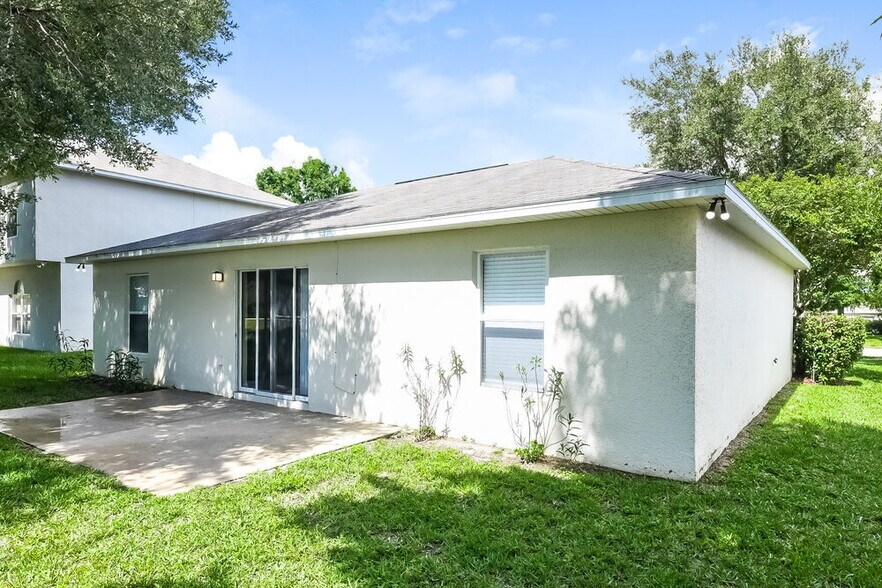 Building Photo - 2104 Aitkin Loop