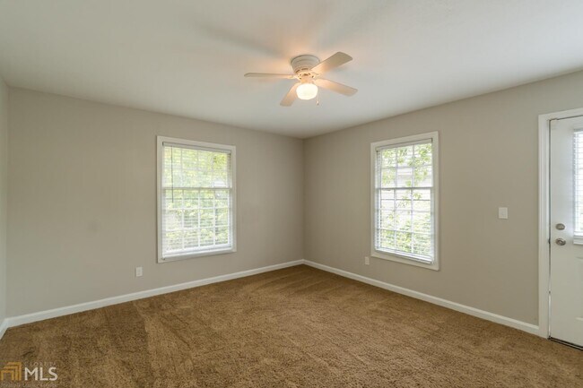 Building Photo - 3097 Colonial Way