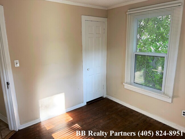 Building Photo - 1224 S Atlanta Pl