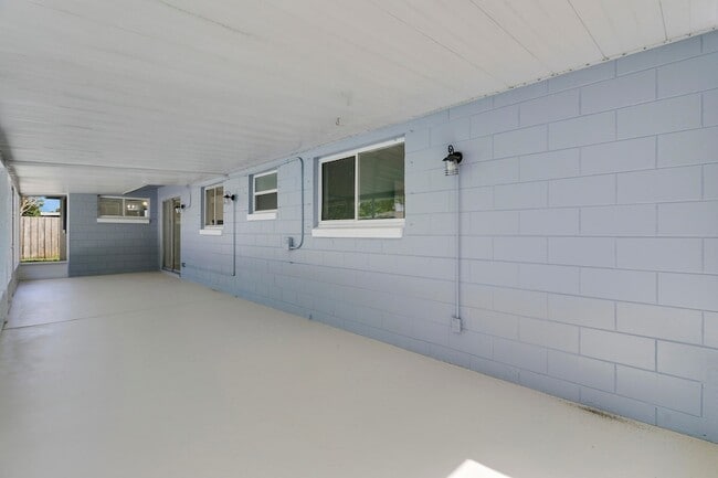 Building Photo - 2145 5th St