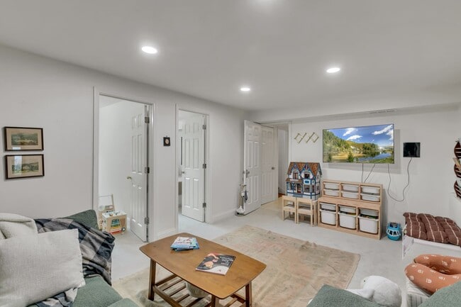 Building Photo - Renovated 5-Bedroom Home on Cul-de-Sac with Park Views & Stunning Outdoor Living