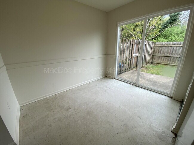 Building Photo - 809 Denton Cir