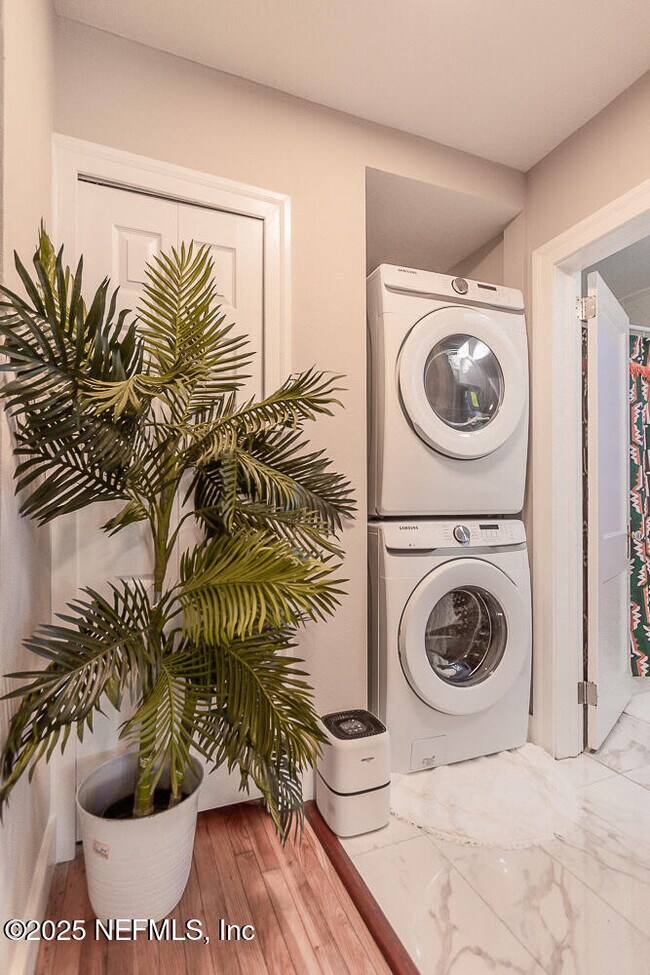 Building Photo - 909 Talbot Ave