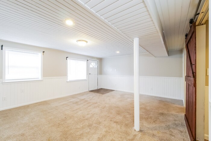 Building Photo - 13624 Spring St