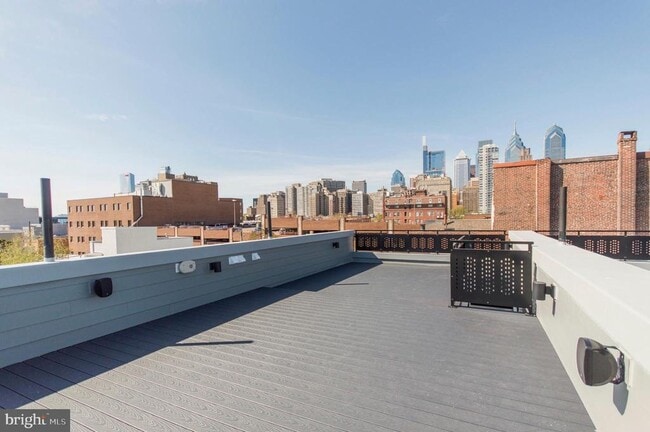 Building Photo - 1703 Bainbridge St