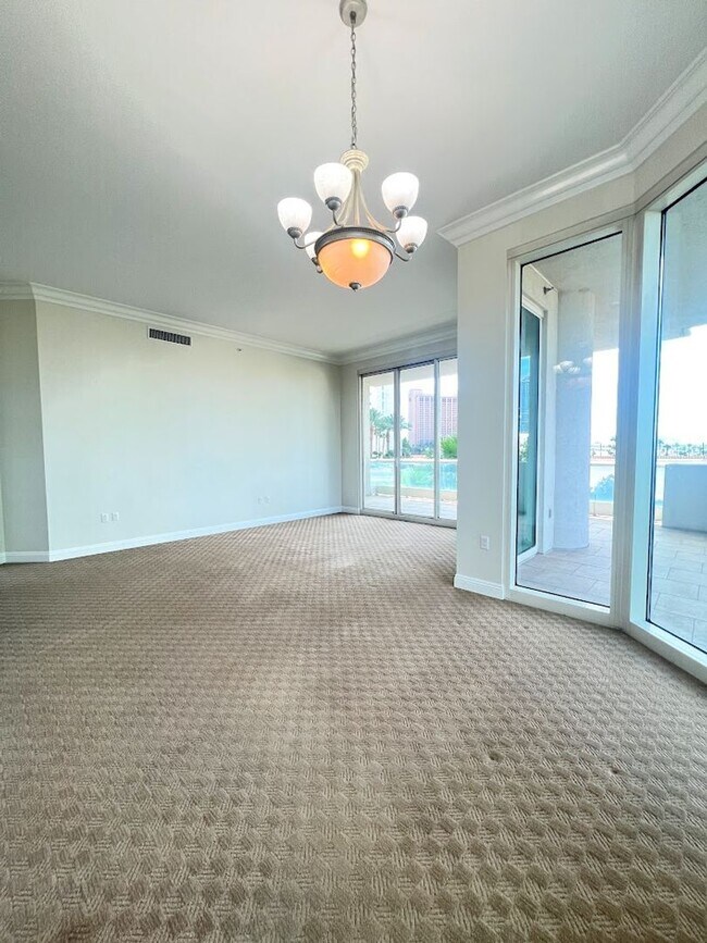 Building Photo - Turnberry Place - 2 Bedroom 2 Bath Condo