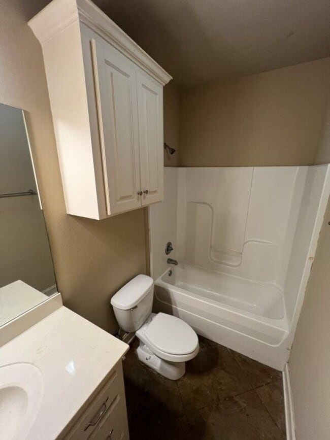 Building Photo - 2568 Middletowne Dr