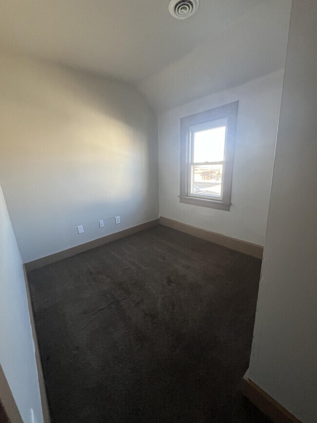Building Photo - 4524 Magoun Ave